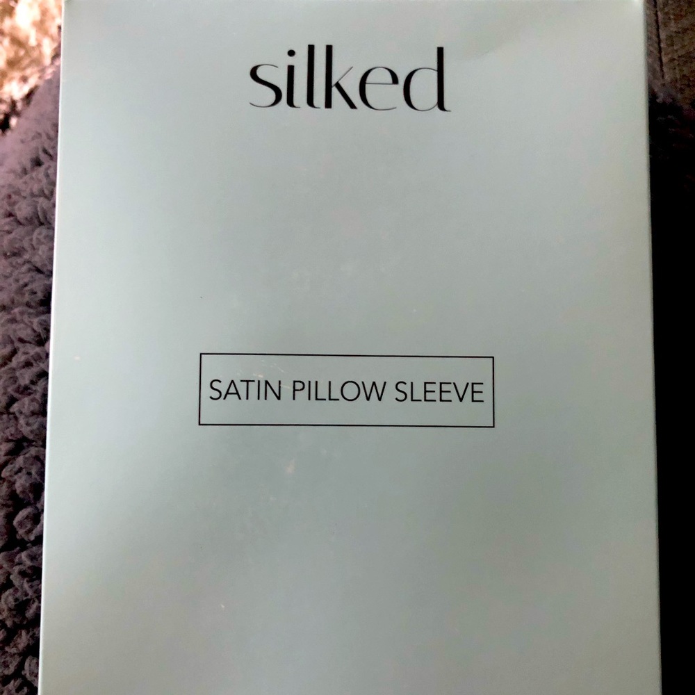 Silked Grey Satin Pillowcase sleeve